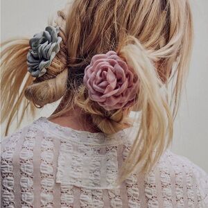 Free People ~Rose Soft Claw